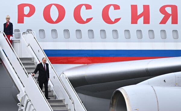 Photo of Красная дорожка и рукопожатие: Путин и Трамп встретились на Аляске — 16.08.2025, Sputnik Молдова